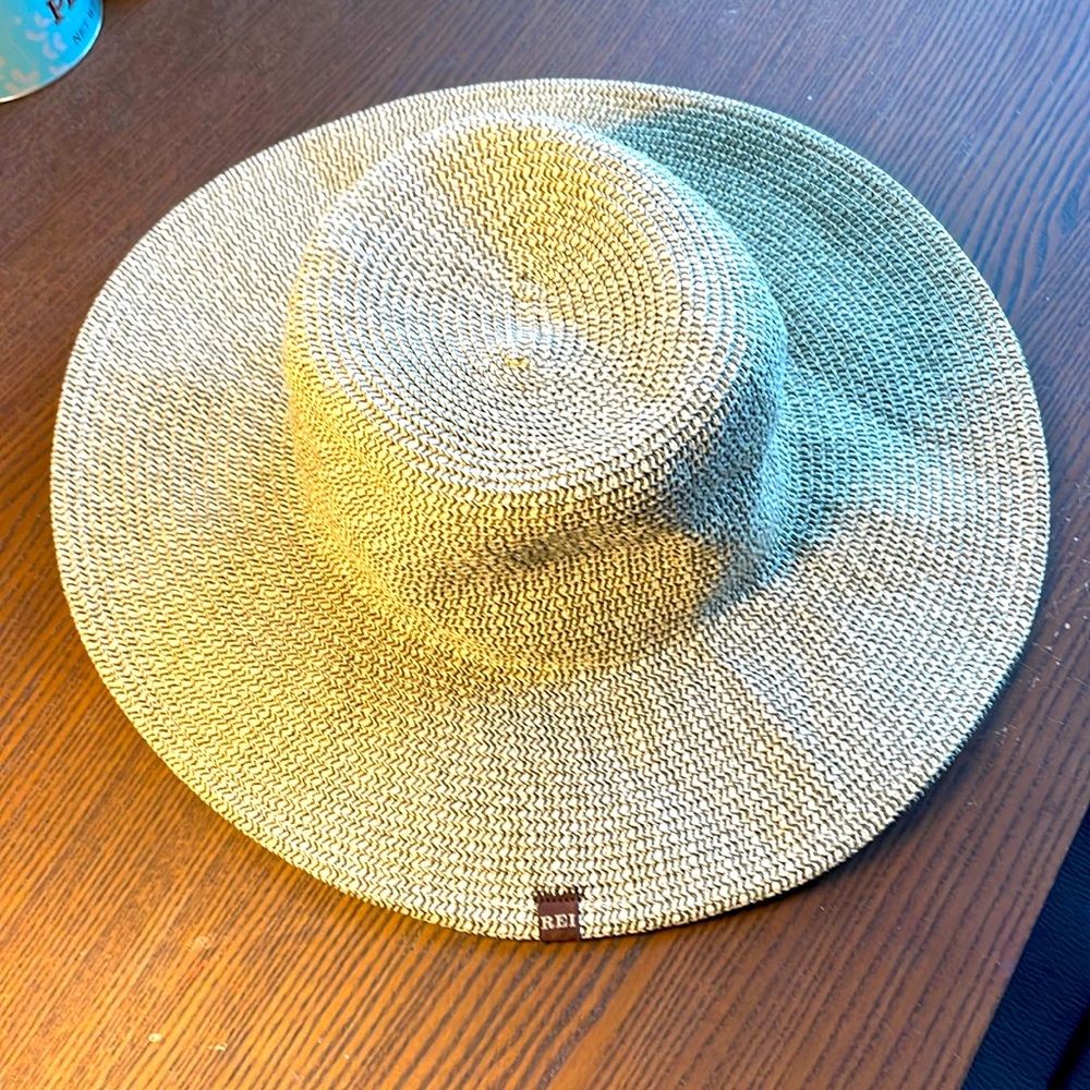 REI paper straw sun hat